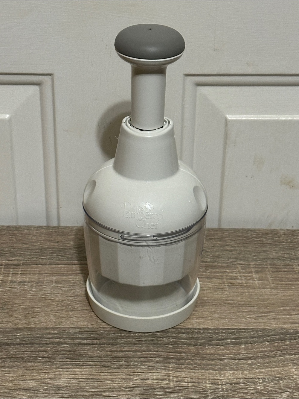 Pampered Chef Push Function Food Chopper - White Excellent Condition